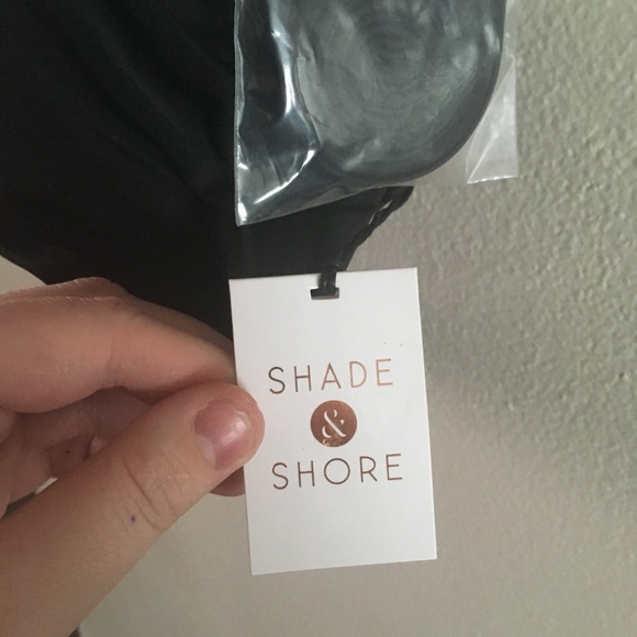 Shade and Shore Bikini Top Size 38B - Picture 2 of 3